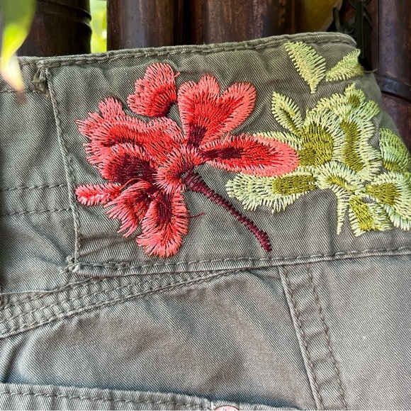 Rave R4R Floral Pants • Embroidered • Green Khaki Cargo • Size 5 - Picture 4 of 9
